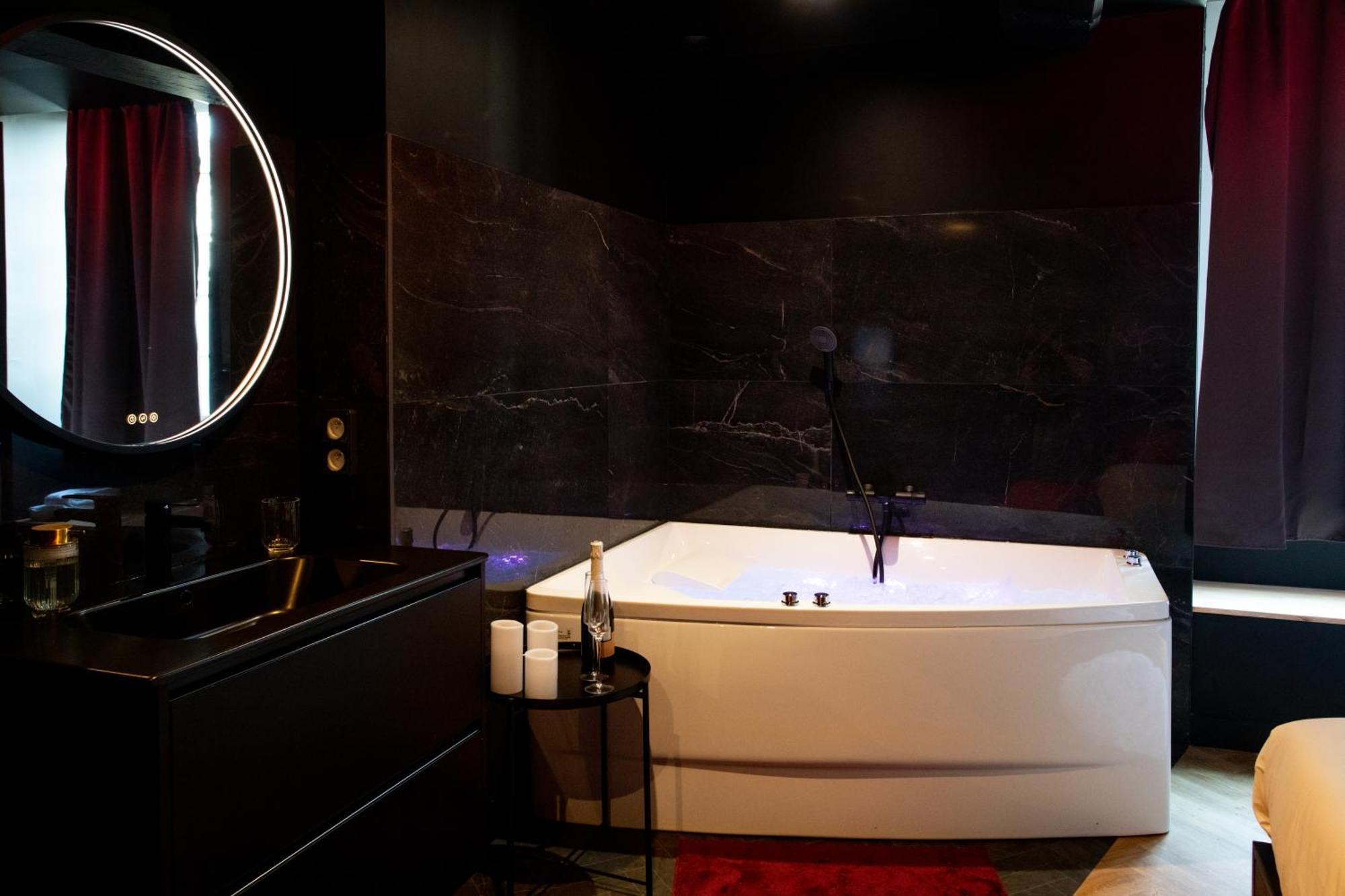 La Suite Spa & Cinema Saint-Lambert-du-Lattay 外观 照片